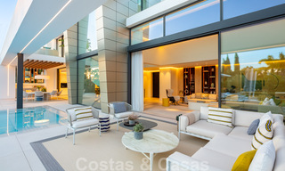 Instapklare, nieuwe moderne designvilla te koop in zeer gewilde strandwijk net ten oosten van Marbella centrum 37587 