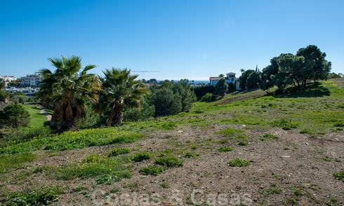 Eerstelijns golf locatie, bouwkavel te koop in golfresort met prachtig uitzicht naar zee - New Golden Mile, Marbella - Estepona 38004