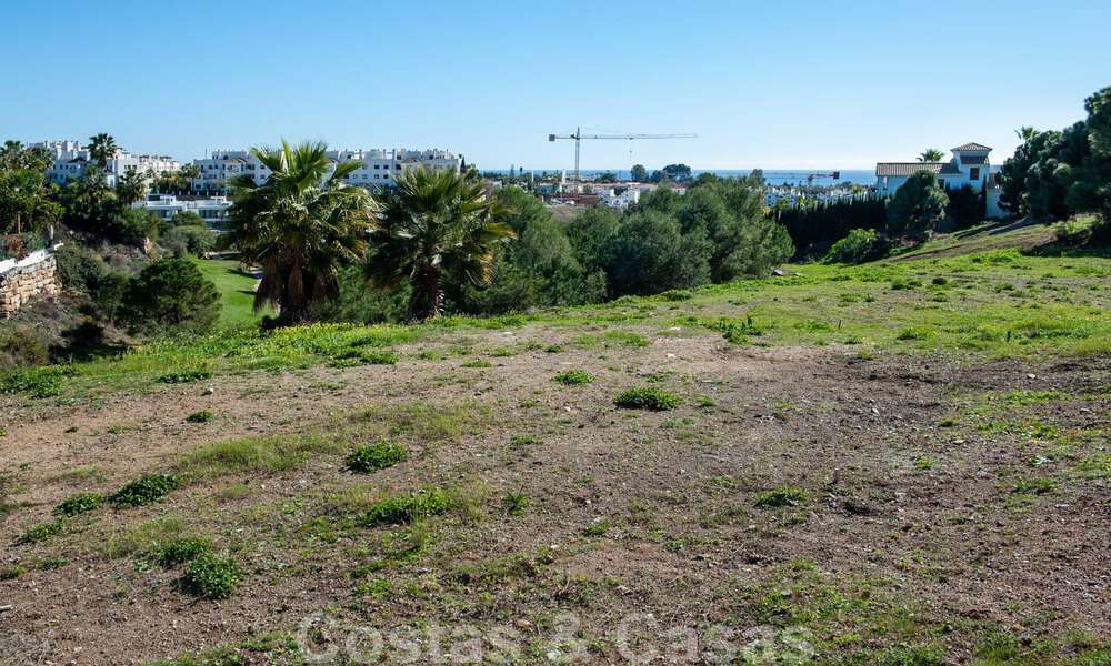 Eerstelijns golf locatie, bouwkavel te koop in golfresort met prachtig uitzicht naar zee - New Golden Mile, Marbella - Estepona 38006