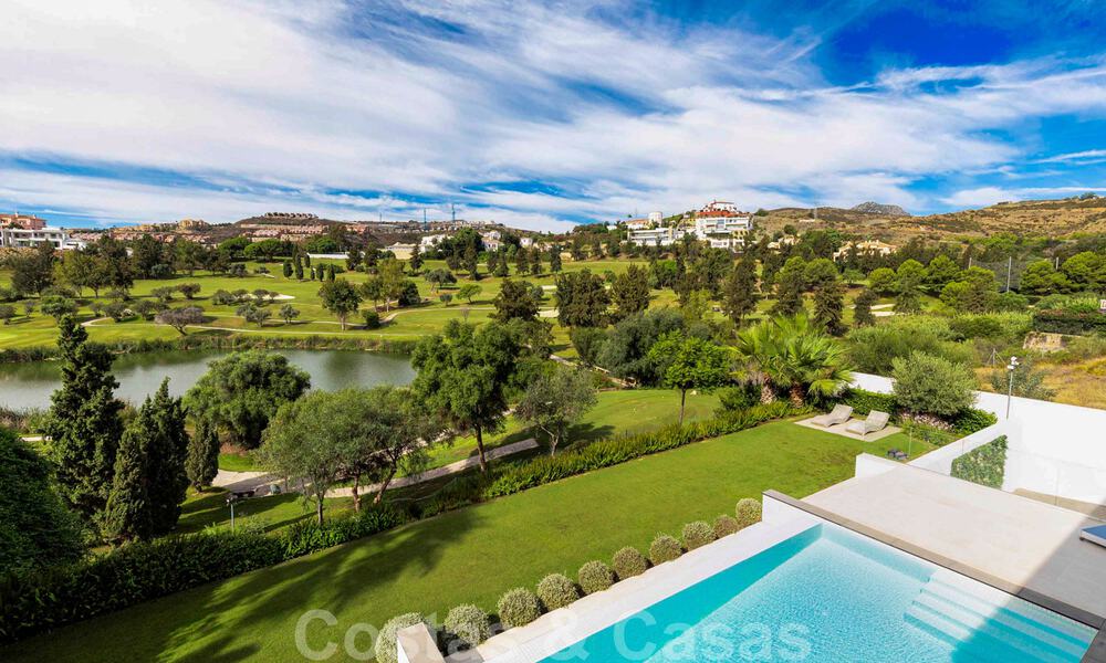 Instapklare, moderne luxevilla te koop, eerstelijns golf in Benahavis - Marbella 37651