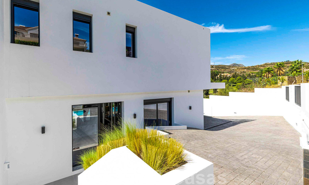 Instapklare, moderne luxevilla te koop, eerstelijns golf in Benahavis - Marbella 37665