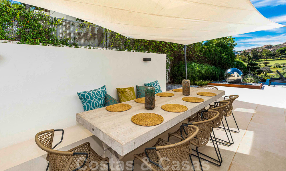 Instapklare, moderne luxevilla te koop, eerstelijns golf in Benahavis - Marbella 37672