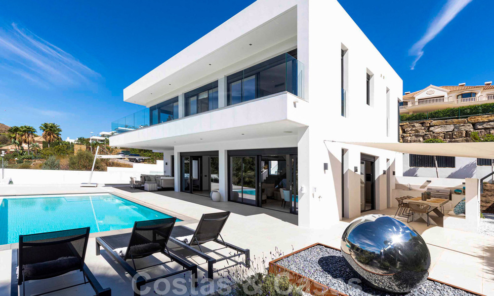 Instapklare, moderne luxevilla te koop, eerstelijns golf in Benahavis - Marbella 37673