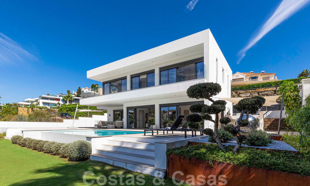Instapklare, moderne luxevilla te koop, eerstelijns golf in Benahavis - Marbella 37674