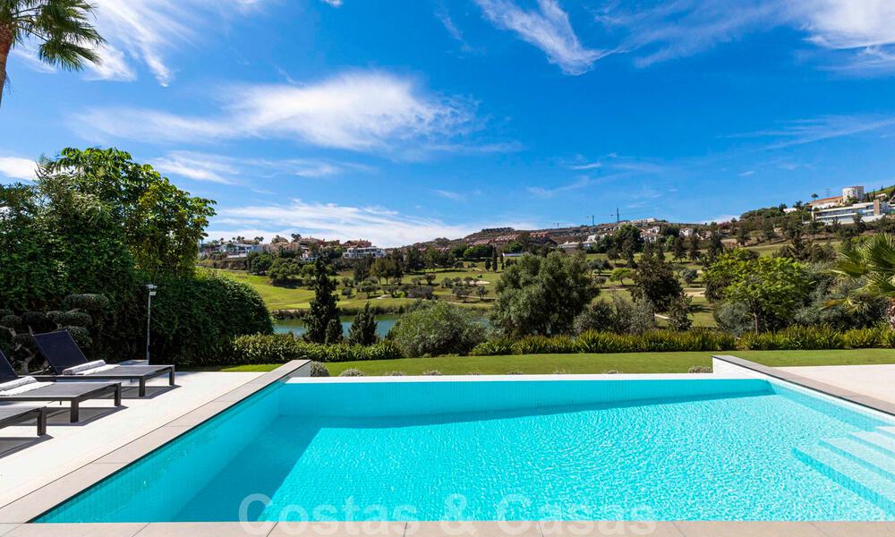 Instapklare, moderne luxevilla te koop, eerstelijns golf in Benahavis - Marbella 37675