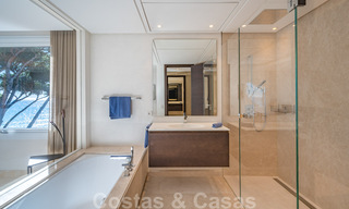 Eigentijds gerenoveerd eerstelijnstrand luxe penthouse te koop op de Golden Mile in Marbella 37681 