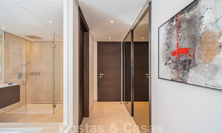 Eigentijds gerenoveerd eerstelijnstrand luxe penthouse te koop op de Golden Mile in Marbella 37683 