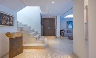Eigentijds gerenoveerd eerstelijnstrand luxe penthouse te koop op de Golden Mile in Marbella 37684 