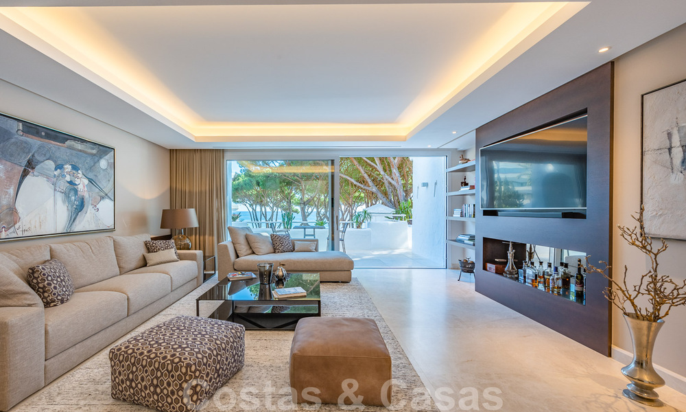 Eigentijds gerenoveerd eerstelijnstrand luxe penthouse te koop op de Golden Mile in Marbella 37685