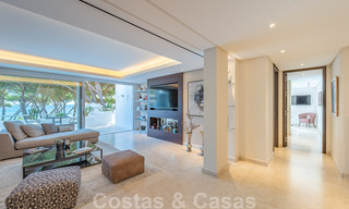 Eigentijds gerenoveerd eerstelijnstrand luxe penthouse te koop op de Golden Mile in Marbella 37686 