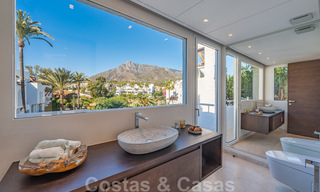 Eigentijds gerenoveerd eerstelijnstrand luxe penthouse te koop op de Golden Mile in Marbella 37688 