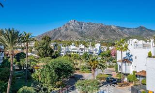 Eigentijds gerenoveerd eerstelijnstrand luxe penthouse te koop op de Golden Mile in Marbella 37690 