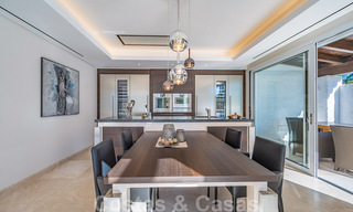 Eigentijds gerenoveerd eerstelijnstrand luxe penthouse te koop op de Golden Mile in Marbella 37693 