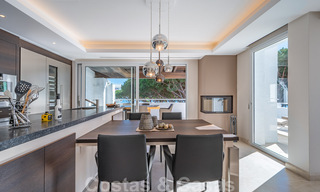 Eigentijds gerenoveerd eerstelijnstrand luxe penthouse te koop op de Golden Mile in Marbella 37694 