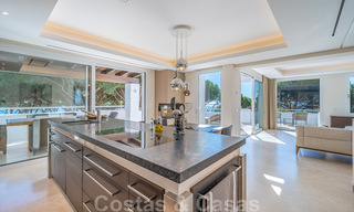 Eigentijds gerenoveerd eerstelijnstrand luxe penthouse te koop op de Golden Mile in Marbella 37695 