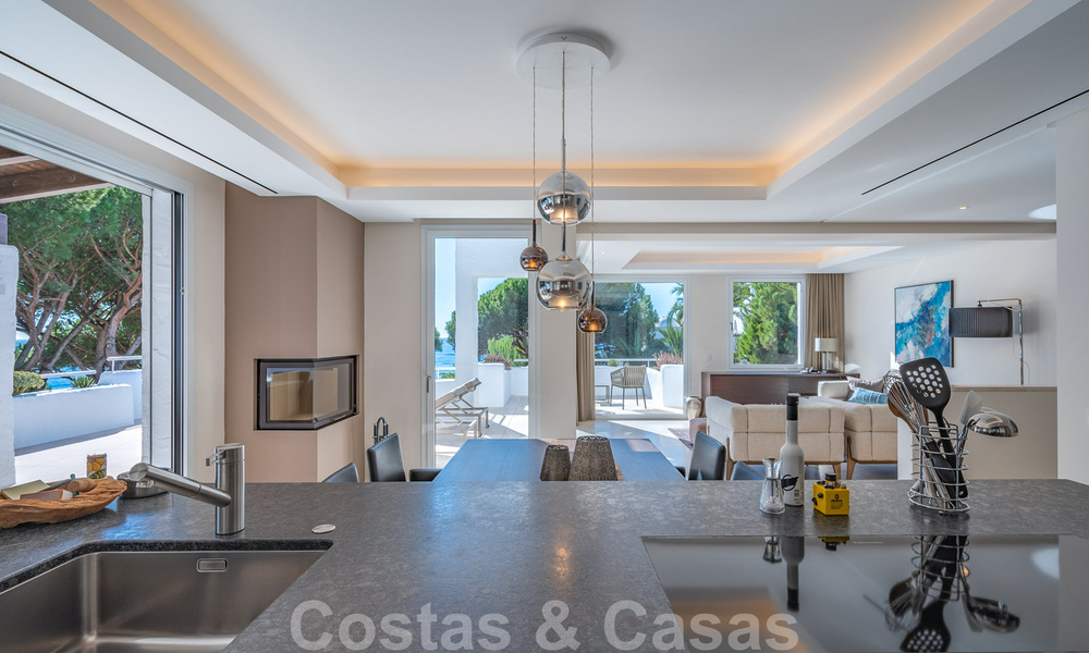 Eigentijds gerenoveerd eerstelijnstrand luxe penthouse te koop op de Golden Mile in Marbella 37696
