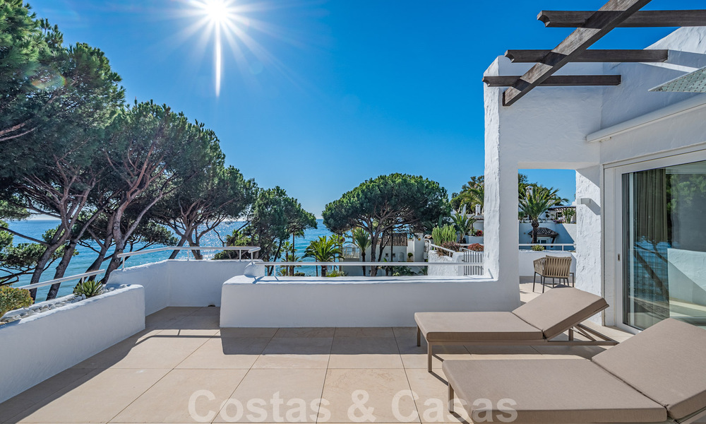 Eigentijds gerenoveerd eerstelijnstrand luxe penthouse te koop op de Golden Mile in Marbella 37698