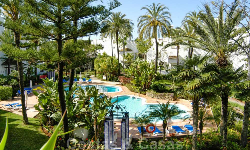 Eigentijds gerenoveerd eerstelijnstrand luxe penthouse te koop op de Golden Mile in Marbella 37702