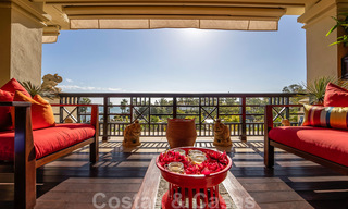 Eerstelijns strand luxeappartement te koop met zeezicht in Puerto Banus, Marbella 37728 