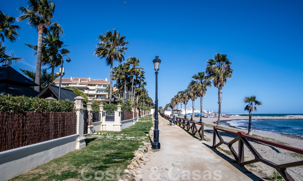 Eerstelijns strand luxeappartement te koop met zeezicht in Puerto Banus, Marbella 37735