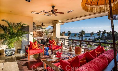 Eerstelijns strand luxeappartement te koop met zeezicht in Puerto Banus, Marbella 37738