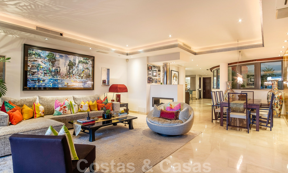 Eerstelijns strand luxeappartement te koop met zeezicht in Puerto Banus, Marbella 37742