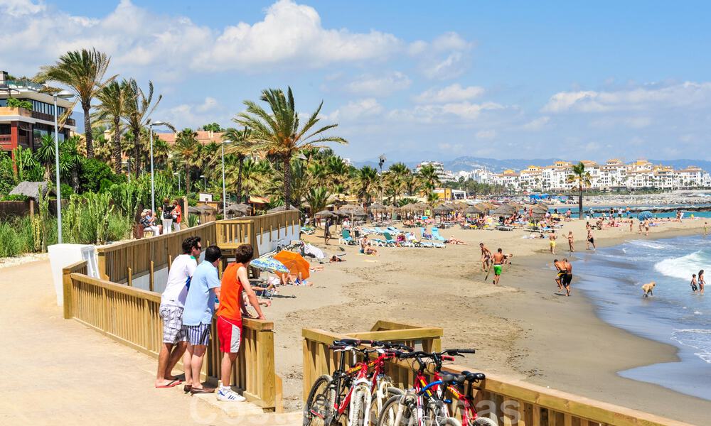 Eerstelijns strand luxeappartement te koop met zeezicht in Puerto Banus, Marbella 37744