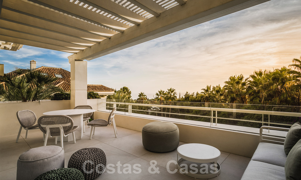 Luxe penthouse te koop met zeezicht in een chic complex aan de Golden Mile in Marbella 37758