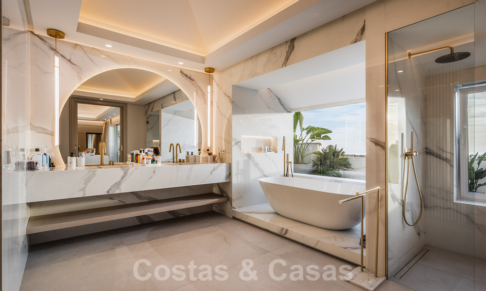 Luxe penthouse te koop met zeezicht in een chic complex aan de Golden Mile in Marbella 37759