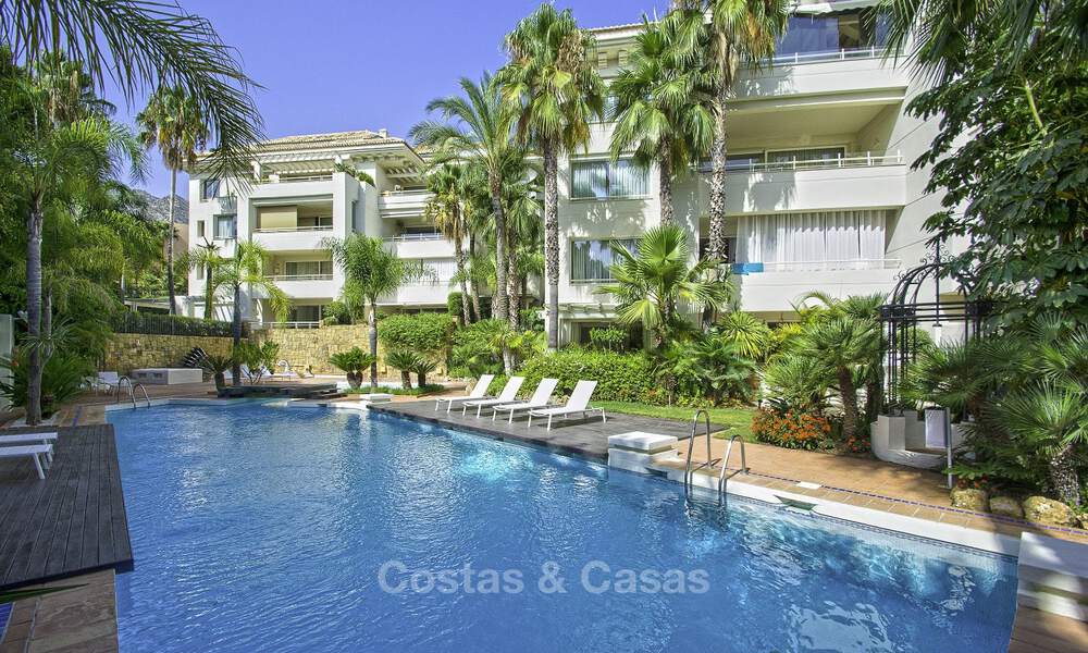 Luxe penthouse te koop met zeezicht in een chic complex aan de Golden Mile in Marbella 37780