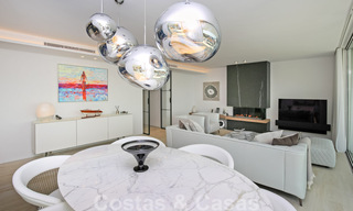 Luxe penthouse te koop met zeezicht in een exclusief complex, op de prestigieuze Golden Mile, Marbella 38393 