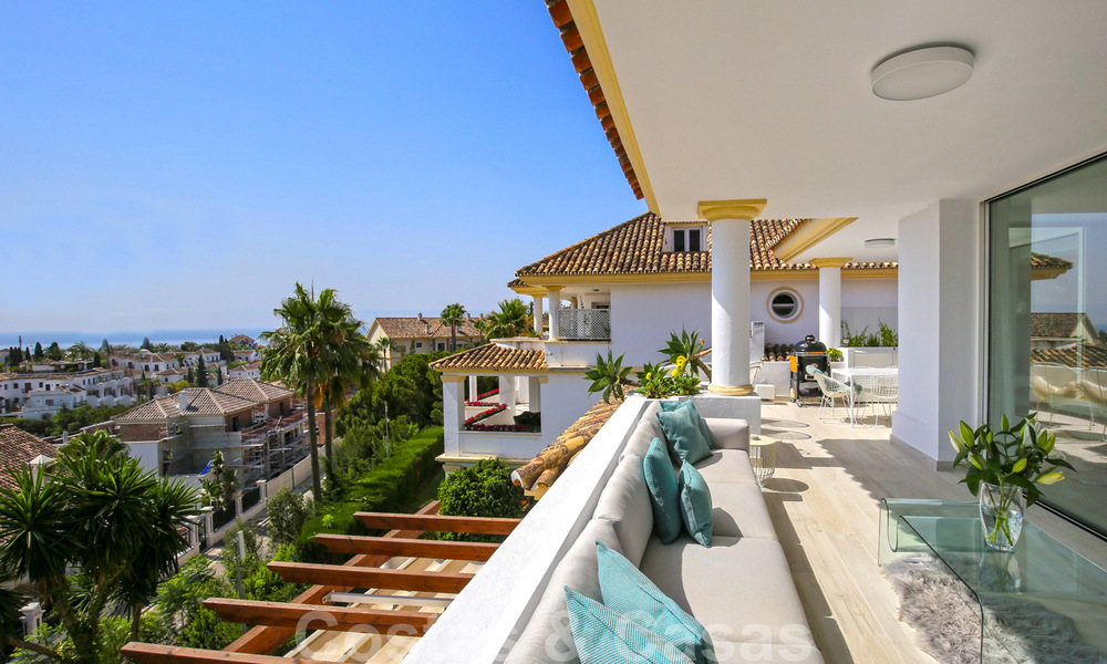 Luxe penthouse te koop met zeezicht in een exclusief complex, op de prestigieuze Golden Mile, Marbella 38400