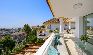 Luxe penthouse te koop met zeezicht in een exclusief complex, op de prestigieuze Golden Mile, Marbella 38400 