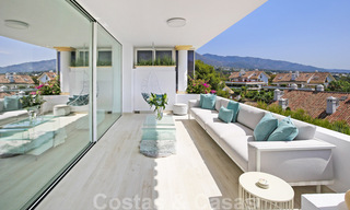 Luxe penthouse te koop met zeezicht in een exclusief complex, op de prestigieuze Golden Mile, Marbella 38401 