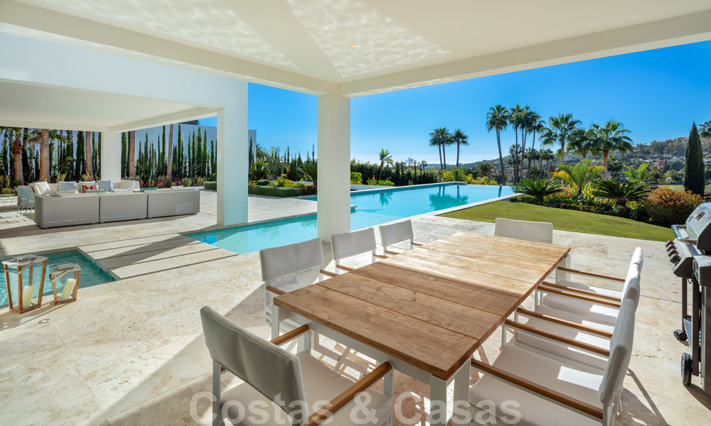 Fenomenale, hedendaagse, nieuwe luxevilla te koop in het hart van Nueva Andalucia’s Golf Vallei in Marbella. Sterk verlaagd in prijs! 37908
