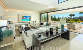 Fenomenale, hedendaagse, nieuwe luxevilla te koop in het hart van Nueva Andalucia’s Golf Vallei in Marbella. Sterk verlaagd in prijs! 37914 
