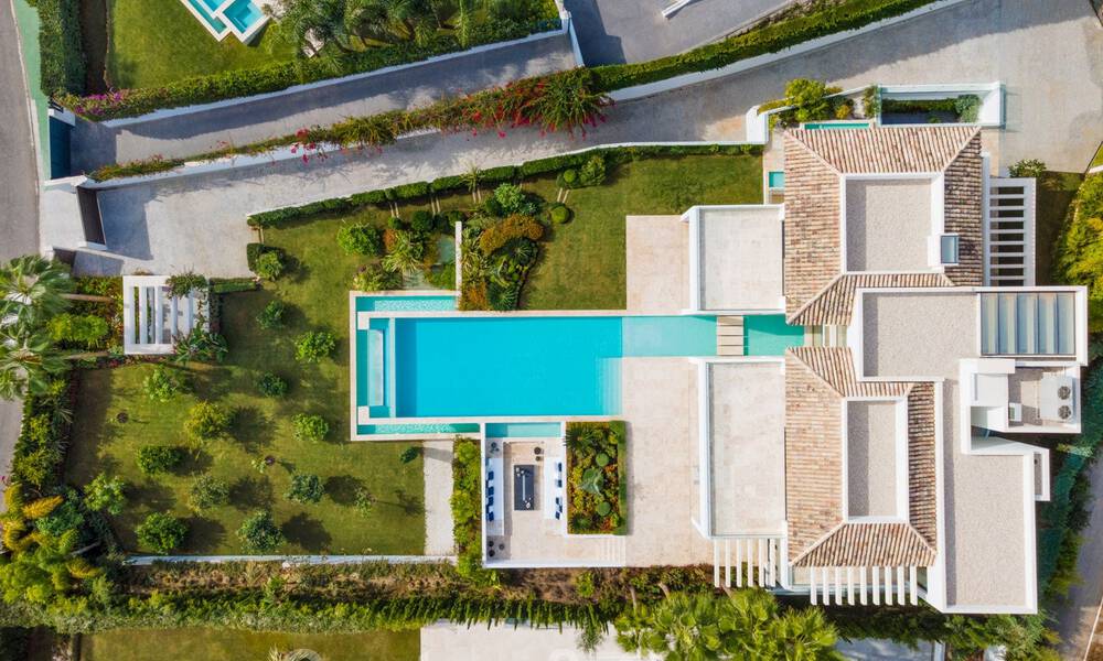 Fenomenale, hedendaagse, nieuwe luxevilla te koop in het hart van Nueva Andalucia’s Golf Vallei in Marbella. Sterk verlaagd in prijs! 37921