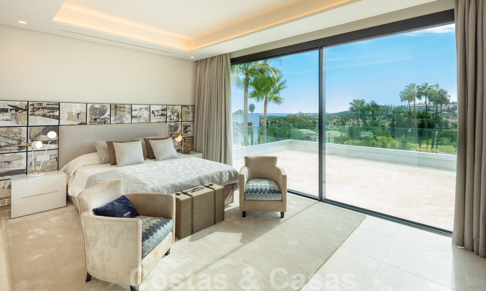Fenomenale, hedendaagse, nieuwe luxevilla te koop in het hart van Nueva Andalucia’s Golf Vallei in Marbella. Sterk verlaagd in prijs! 37932