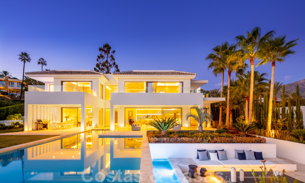 Fenomenale, hedendaagse, nieuwe luxevilla te koop in het hart van Nueva Andalucia’s Golf Vallei in Marbella. Sterk verlaagd in prijs! 37941