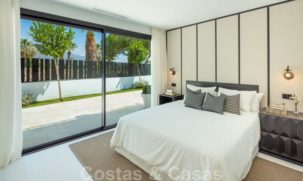 Exclusief ontworpen villa te koop, met prachtig uitzicht, in zeer populaire woonwijk in Nueva Andalucia in Marbella 37948