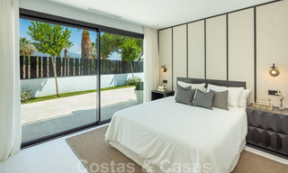 Exclusief ontworpen villa te koop, met prachtig uitzicht, in zeer populaire woonwijk in Nueva Andalucia in Marbella 37948 
