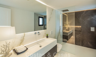 Exclusief ontworpen villa te koop, met prachtig uitzicht, in zeer populaire woonwijk in Nueva Andalucia in Marbella 37951 