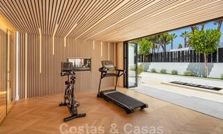Exclusief ontworpen villa te koop, met prachtig uitzicht, in zeer populaire woonwijk in Nueva Andalucia in Marbella 37955 