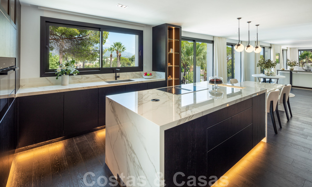 Exclusief ontworpen villa te koop, met prachtig uitzicht, in zeer populaire woonwijk in Nueva Andalucia in Marbella 37957