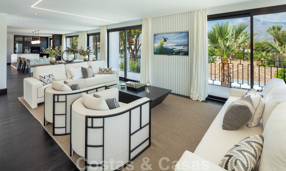 Exclusief ontworpen villa te koop, met prachtig uitzicht, in zeer populaire woonwijk in Nueva Andalucia in Marbella 37960