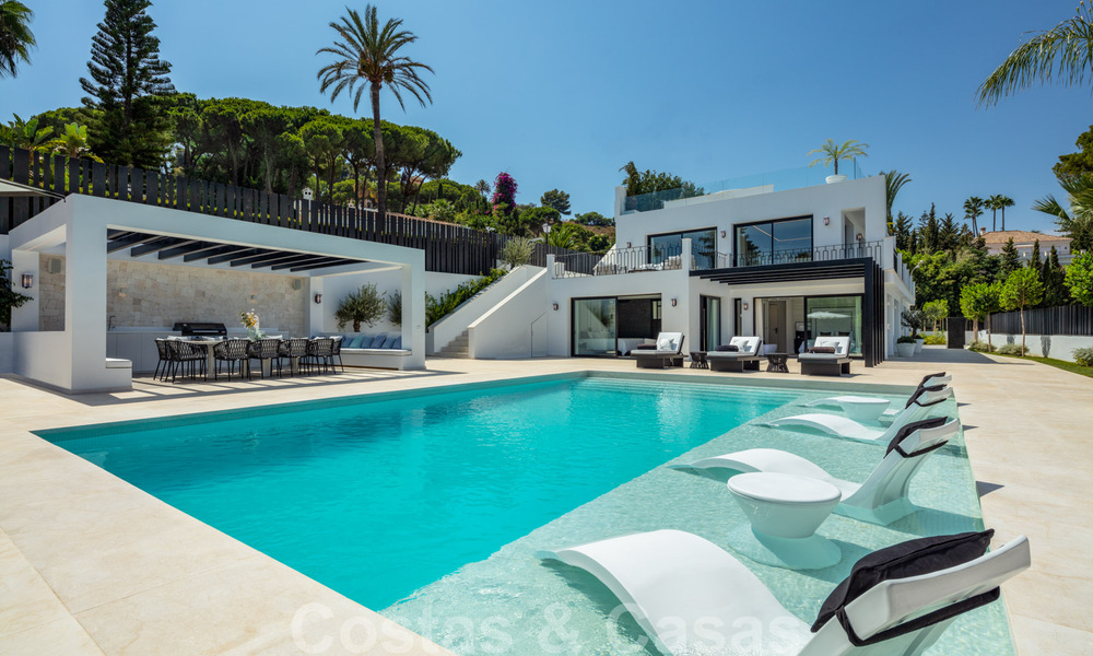 Exclusief ontworpen villa te koop, met prachtig uitzicht, in zeer populaire woonwijk in Nueva Andalucia in Marbella 37964