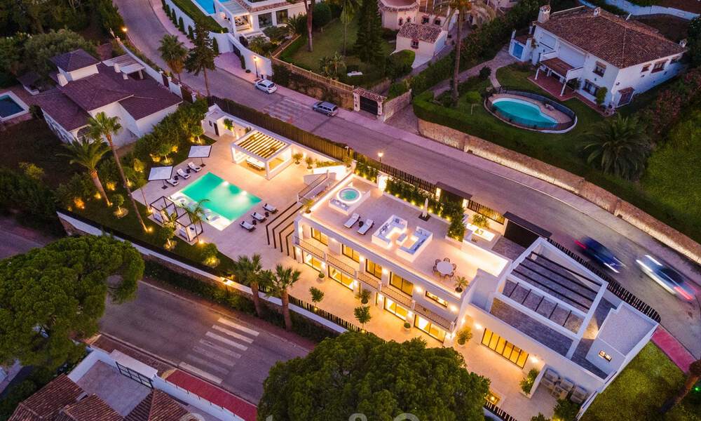 Exclusief ontworpen villa te koop, met prachtig uitzicht, in zeer populaire woonwijk in Nueva Andalucia in Marbella 37969