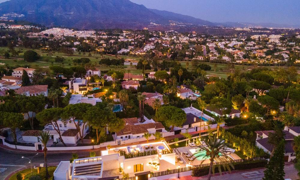 Exclusief ontworpen villa te koop, met prachtig uitzicht, in zeer populaire woonwijk in Nueva Andalucia in Marbella 37970