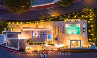 Exclusief ontworpen villa te koop, met prachtig uitzicht, in zeer populaire woonwijk in Nueva Andalucia in Marbella 37971 