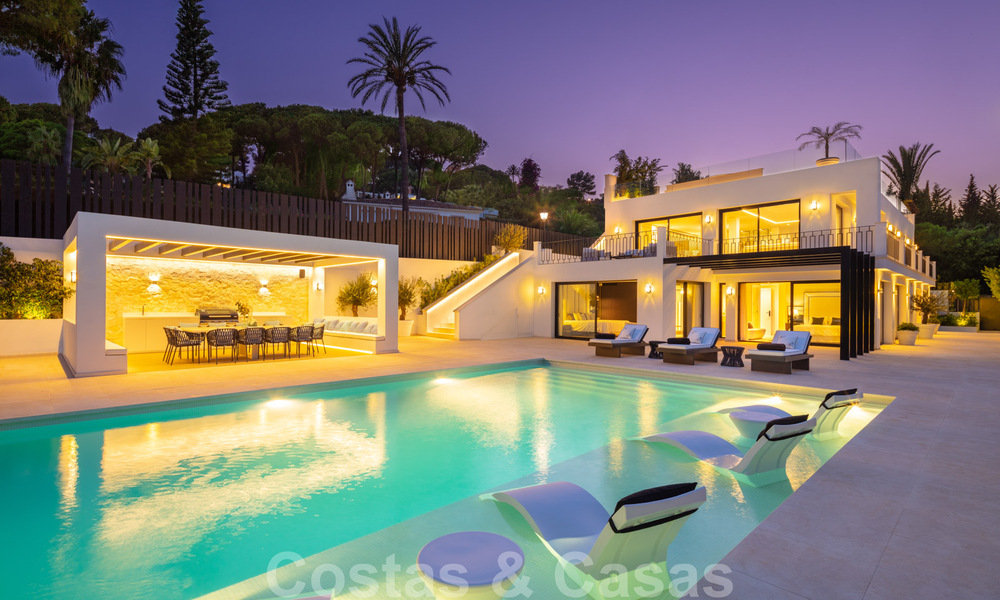 Exclusief ontworpen villa te koop, met prachtig uitzicht, in zeer populaire woonwijk in Nueva Andalucia in Marbella 37975
